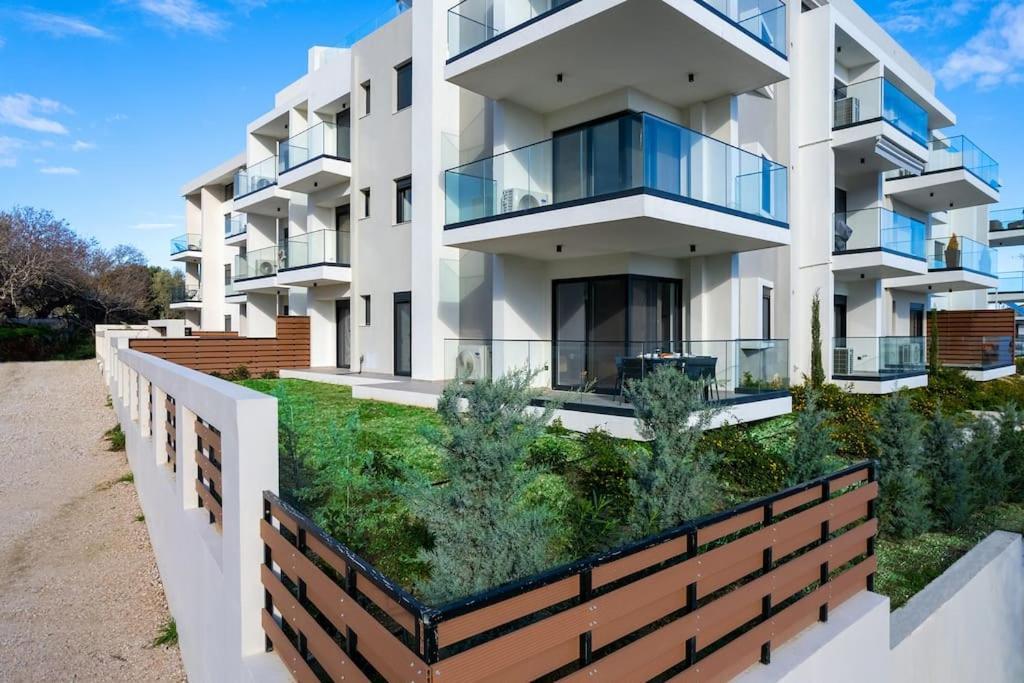 Maison Du Jardin 2-Bedroom Apartment Private Outdoor Jacuzzi Rhodes City Zewnętrze zdjęcie